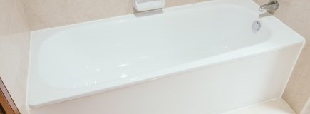 4 Reasons NOT to Use Bathtub Liners - Everglaze Coating